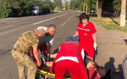 Мариуполец попал под колеса автомобиля на пешеходном переходе: пострадавший в больнице (ФОТО)
