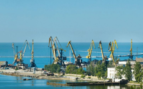 В Мариуполе на кранах и погрузчиках сыграют гранд-оперу на всю Украину