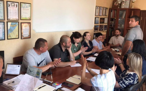 Второе увольнение за полгода. В мариупольском поселке рассчитали чиновника-реформатора