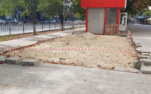 Проспект в Мариуполе высвобождают от торговых объектов, загромождающих пешеходную зону