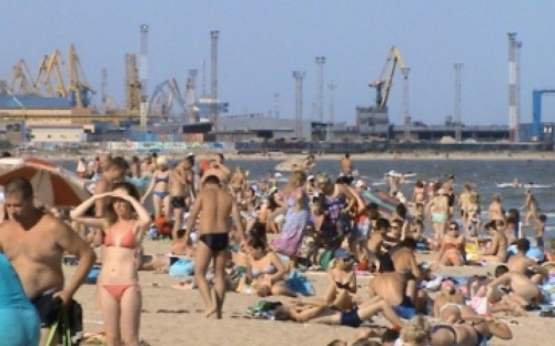 На пляжах Мариуполя посчитали отдыхающих