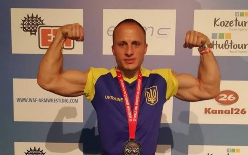 Мариуполец взял «серебро» на чемпионате мира по армрестлингу (ФОТО)