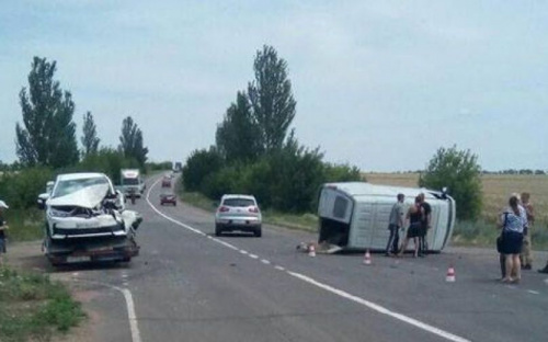 На трассе под Мариуполем в ДТП пострадали 5 человек (ФОТО)