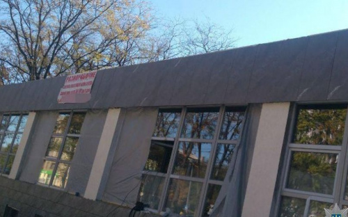 В центре Мариуполя предотвращён прыжок агрессивного мужчины с крыши здания (ФОТО)