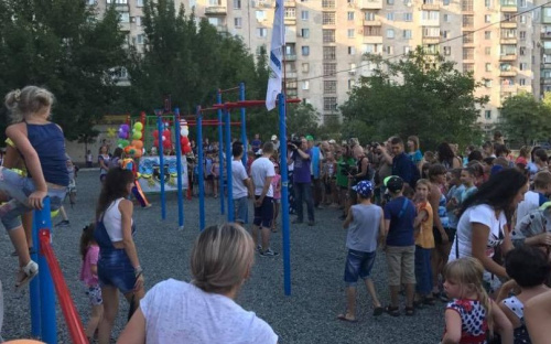 В Мариуполе появилась площадка для уличных тренировок (ФОТО)