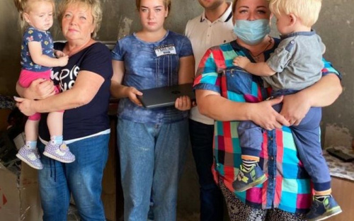 Народный депутат Украины Вадим Новинский помог семье погорельцев из Мариуполя