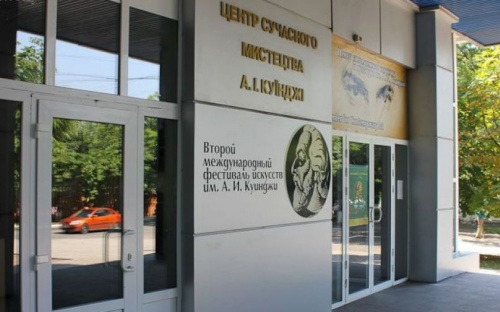 Ретро-коллекция и новые художественные выставки в Мариуполе