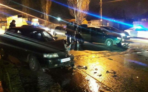 Авария на «встречке»: в ДТП в центре Мариуполя пострадали два водителя (ФОТО)