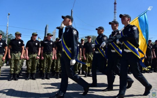 Большой выпуск мариупольской «Академии полиции»: 90 полицейских приняли присягу (ФОТО+ВИДЕО)