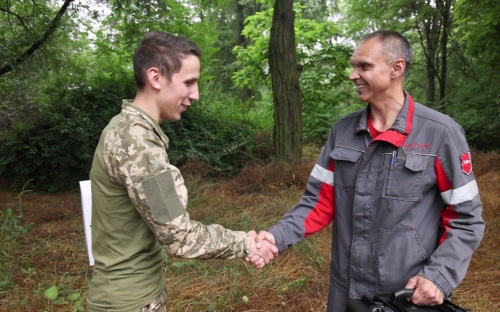 Нові «очі» для розвідки: захисники отримали від Метінвесту сучасну техніку