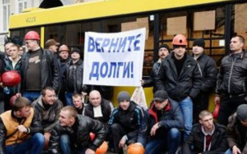 Шахтеры Донбасса бастуют третий день, требуя вернуть долг