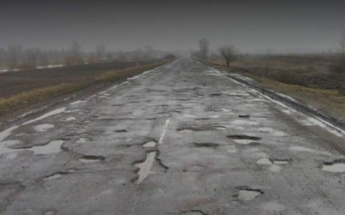«Лунная» трасса Мариуполь – Запорожье: стало известно, когда ликвидируют ямы