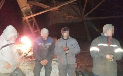 Полиция задержала три группы мужчин, кромсавших на части собственность мариупольского предприятия