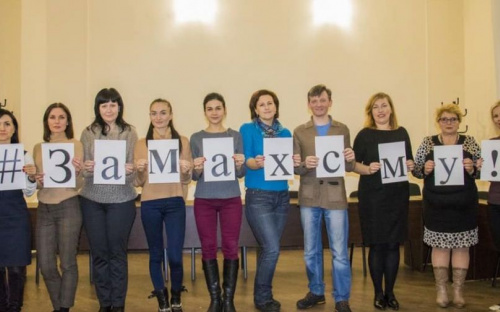Битва флешмобов: секретарь Мариупольского горсовета держит удар