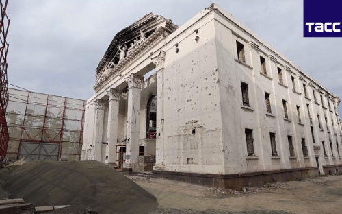Окупанти відновлюють драмтеатр у Маріуполі - на місці трагедії будуть проводити вистави