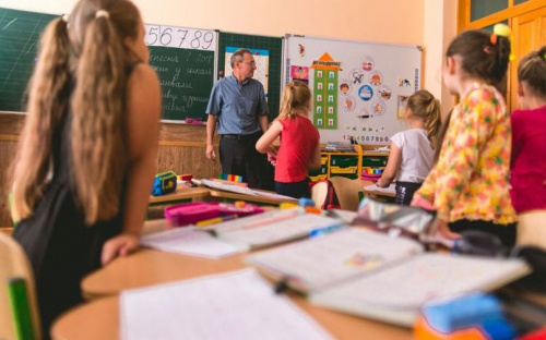 В украинских школах в первые месяцы учебного года введут «корректирующее обучение»