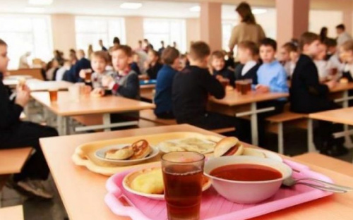Мариупольцам рассказали, как будут питаться школьники в карантин