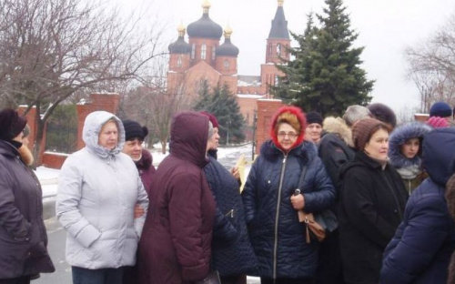 Панихида в Мариуполе: Более 80 жителей Широкино погибли при обстрелах и умерли от стресса (ФОТО)