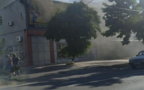 В Мариуполе загорелся бильярдный клуб: тушили 15 пожарных (ФОТО+ВИДЕО)