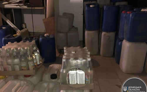 В Мариуполе торговые сети продавали контрафактный алкоголь: сумма изъятого товара 900 тысяч гривен