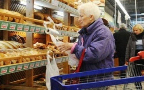 В Мариуполе потребительская корзина дорожает, а пенсионеры «исчезают»