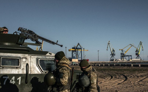 Украинские власти усиливают охрану Мариуполя
