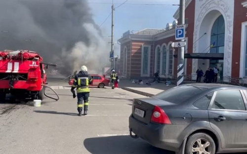 Оккупанты обстреляли вокзал на Донетчине: десятки людей погибли