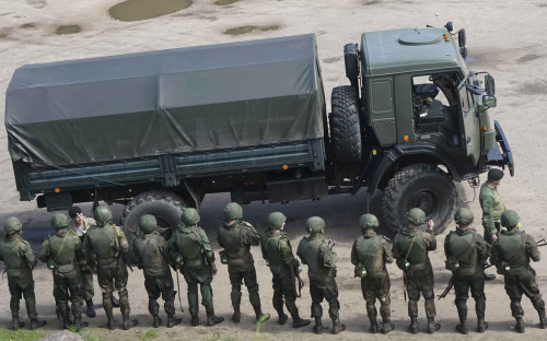 У захопленому Маріуполі помітили дивний рух вантажівок окупантів