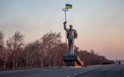 Мариупольский «Сталевар» теперь держит флаг Украины (ФОТОФАКТ)