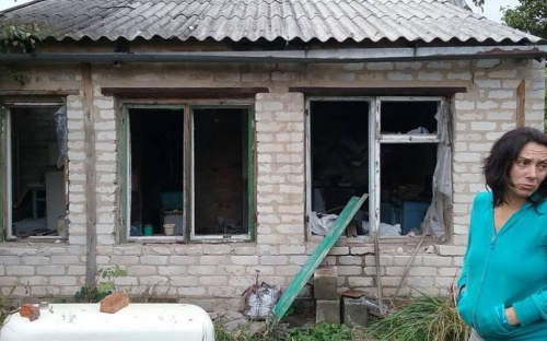 Мариупольская организация помогла многодетной матери из Авдеевки восстановить дом (ФОТО) 