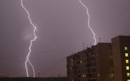 На Донетчину надвигается гроза со шквальным ветром