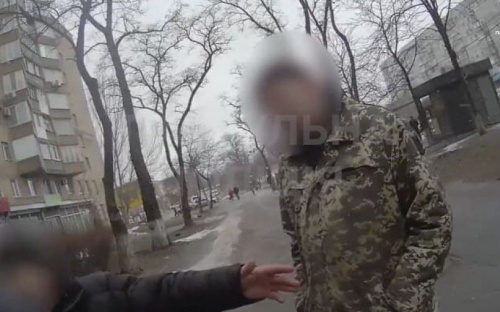 В Мариуполе грабители вырвали у женщины сумки
