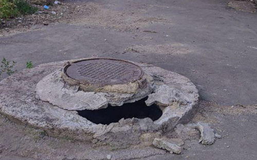 На мариупольском проспекте тротуары небезопасны для пешеходов