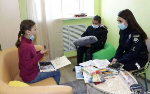 В Мариуполе сбежавшие из дома дети продали игрушку, чтоб уехать подальше от отчима