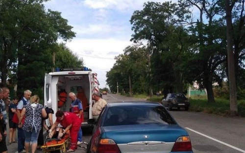 В Мариуполе 10-летний ребенок попал под колеса автомобиля: его госпитализировали с сотрясением мозга