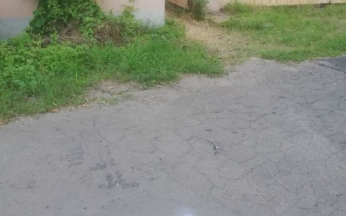 К открытому аварийному спуску в Мариуполе можно пройти «по стрелочкам»
