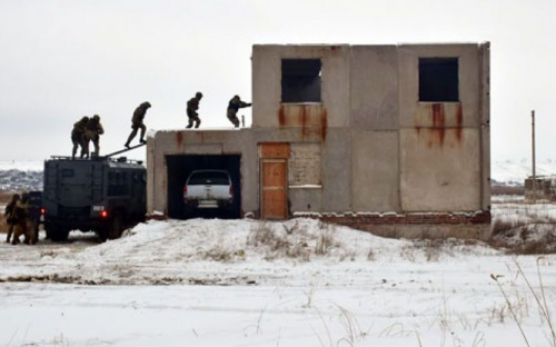 Полицейские в Мариуполе провели «спецоперацию» в лучших традициях боевика (ФОТО+ВИДЕО)