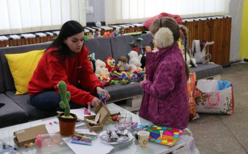 Семьям мариупольских металлургов оказывают помощь с проживанием в Запорожье