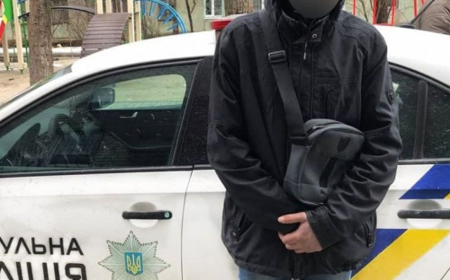 Подозрительное поведение выдало трех мариупольцев с наркотиками