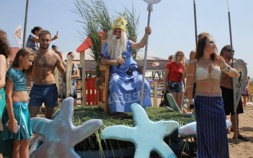 В Мариуполе «отрывались» на морском пати с русалками и Нептуном (ФОТО)