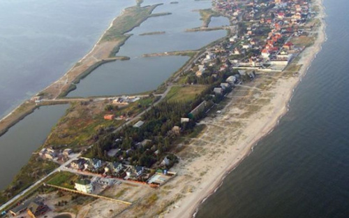 Под Мариуполем незаконно раздавали землю на берегу Азовского моря