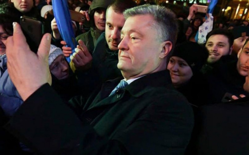 Президент Украины пообщался и сделал селфи с мариупольцами (ФОТО+ВИДЕО)