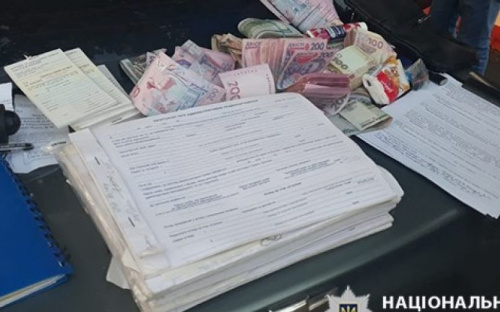 Взятки и поборы на трассе «Славянск-Мариуполь»: правоохранители разоблачили капитана полиции (ФОТО)