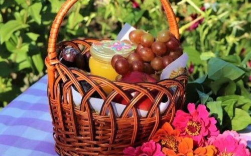 Мариупольцы празднуют Яблочный Спас и делятся фотографиями