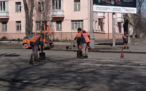 В Мариуполе приступили к масштабному ремонту дорог: в городе заработал асфальтобетонный завод