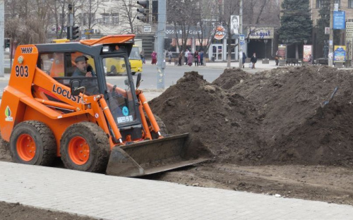 Активизировались работы на главной площади Мариуполя (ФОТОФАКТ) 