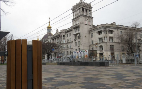 В обновленном Театральном сквере Мариуполя повреждено 12 объектов (ФОТОФАКТ)