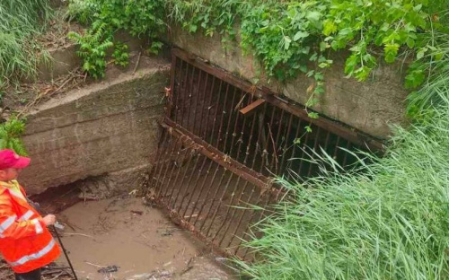 Мариуполь накрыло ливнем. Спасатели борются с подтоплениями