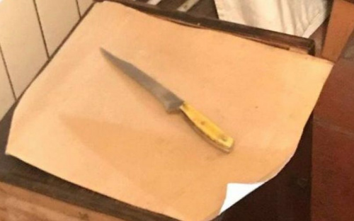 Житель Мариуполя вонзил в живот своей дочери нож