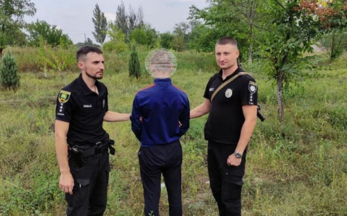 На Донетчине парни забросали камнями двух мужчин, а после – сожгли тела